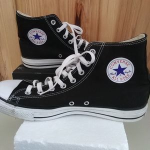 Converse Chuck Taylor All-Star High-top Men's 10/Wo's 12 - Classic Black/White.